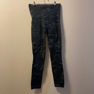 Spanx camo seamless leggings in green